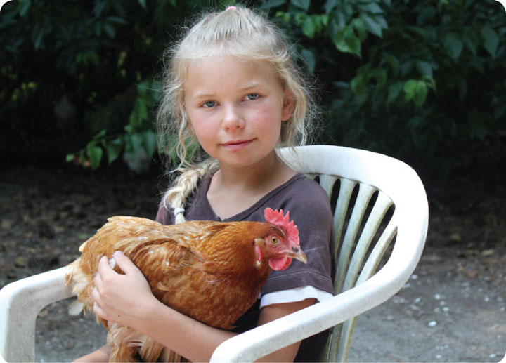 alisa ryabinova with amber the hen